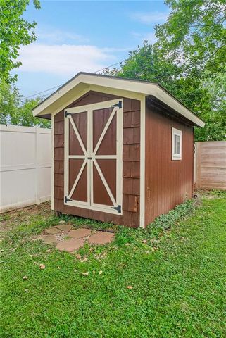 10006 Linden Street, Overland Park, KS 66207