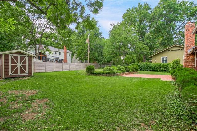 10006 Linden Street, Overland Park, KS 66207