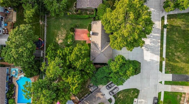 10006 Linden Street, Overland Park, KS 66207