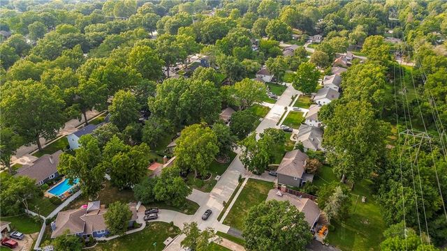 10006 Linden Street, Overland Park, KS 66207