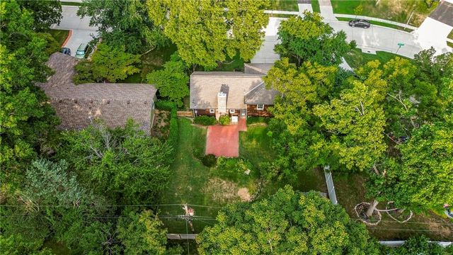 10006 Linden Street, Overland Park, KS 66207