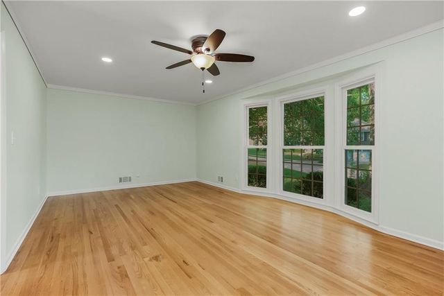 10006 Linden Street, Overland Park, KS 66207