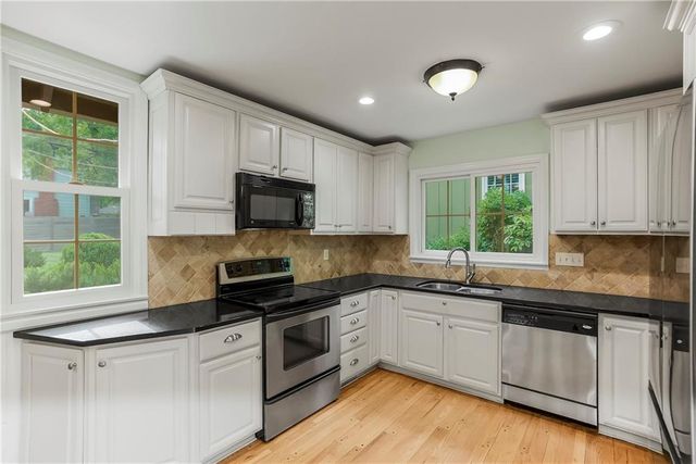 10006 Linden Street, Overland Park, KS 66207