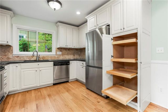 10006 Linden Street, Overland Park, KS 66207
