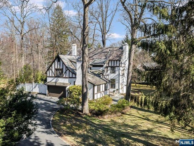 69 Stewart Road, Essex Fells, NJ 07021