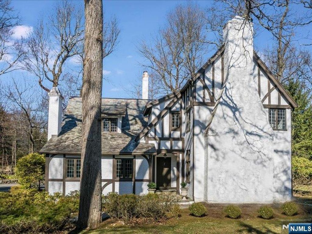 69 Stewart Road, Essex Fells, NJ 07021