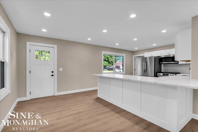 985 Fairledge Avenue, Lake Orion, MI 48362