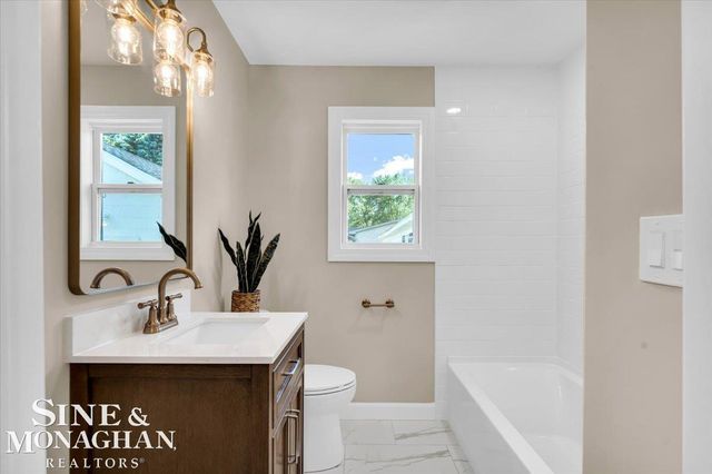 985 Fairledge Avenue, Lake Orion, MI 48362