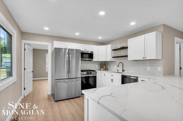 985 Fairledge Avenue, Lake Orion, MI 48362