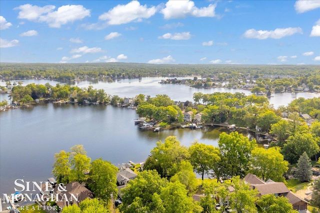985 Fairledge Avenue, Lake Orion, MI 48362
