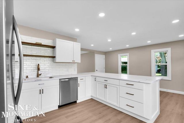 985 Fairledge Avenue, Lake Orion, MI 48362