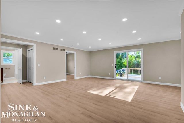985 Fairledge Avenue, Lake Orion, MI 48362