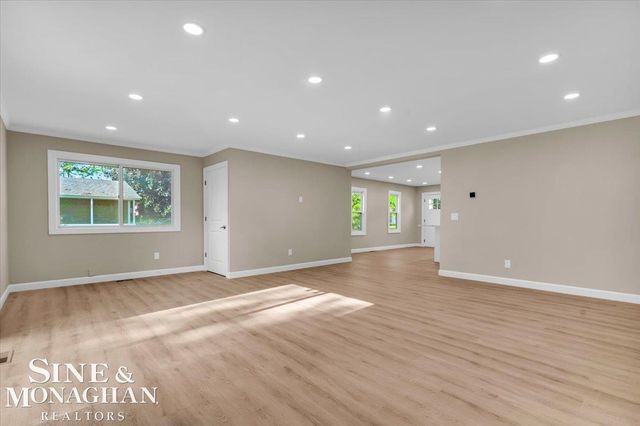 985 Fairledge Avenue, Lake Orion, MI 48362