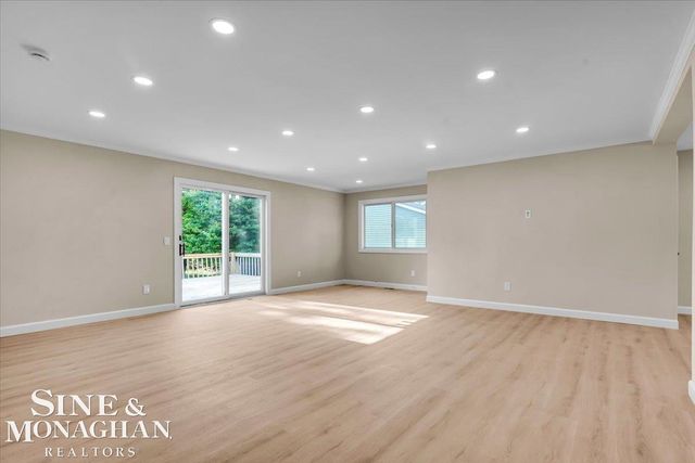 985 Fairledge Avenue, Lake Orion, MI 48362