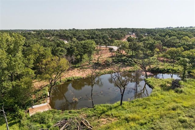 2001 Liberty Lake Trail, Guthrie, OK 73044