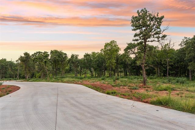 2001 Liberty Lake Trail, Guthrie, OK 73044