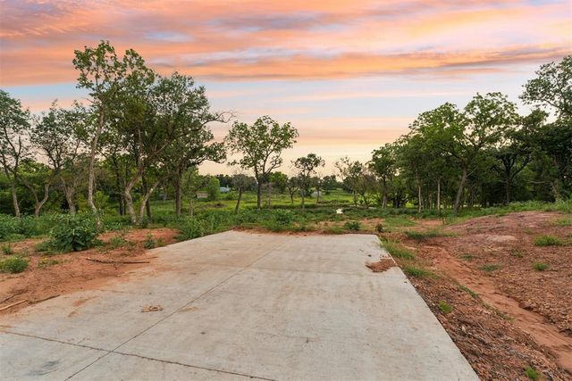 2001 Liberty Lake Trail, Guthrie, OK 73044