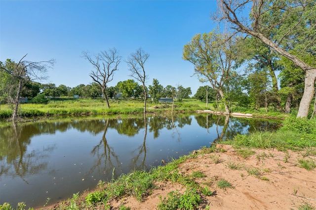 2001 Liberty Lake Trail, Guthrie, OK 73044