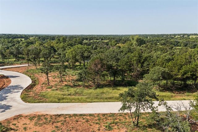 2001 Liberty Lake Trail, Guthrie, OK 73044