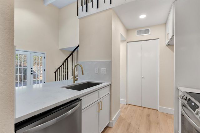 1702 Cinnamon PATH, Austin, TX 78704