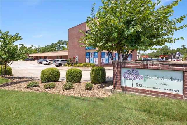 902 SW 2nd Street E, Bentonville, AR 72712