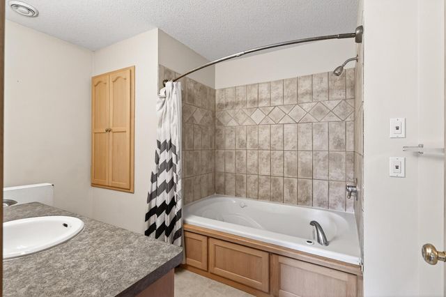 1820 Highland Trail, Saint Cloud, MN 56301