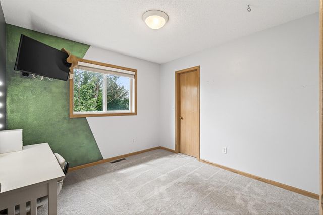 1820 Highland Trail, Saint Cloud, MN 56301