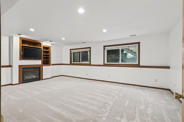 1820 Highland Trail, Saint Cloud, MN 56301