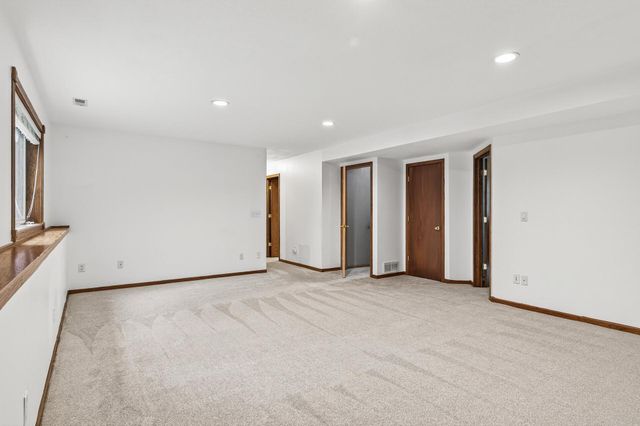 1820 Highland Trail, Saint Cloud, MN 56301