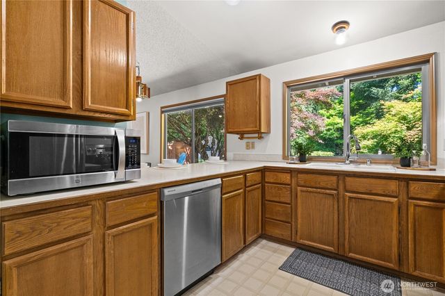 22108 SE 251st Court, Maple Valley, WA 98038