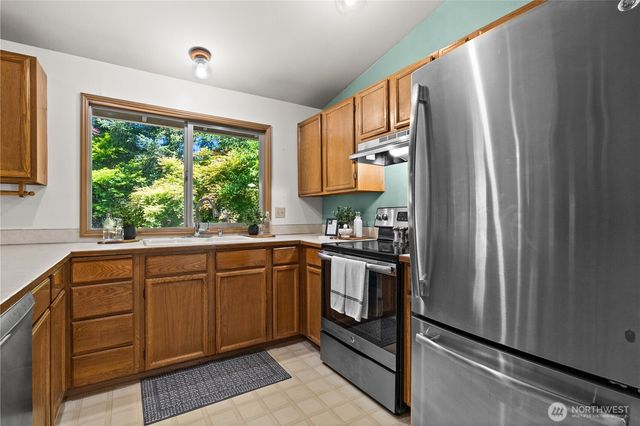 22108 SE 251st Court, Maple Valley, WA 98038