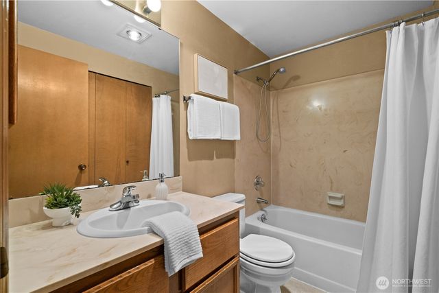 22108 SE 251st Court, Maple Valley, WA 98038