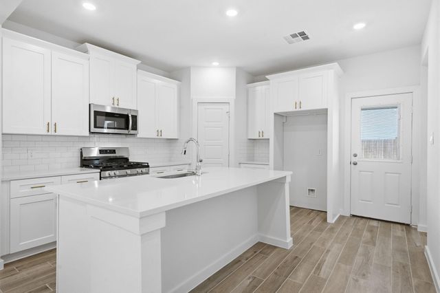 13727 Olympic River Ln Drive, Iowa Colony, TX 77583