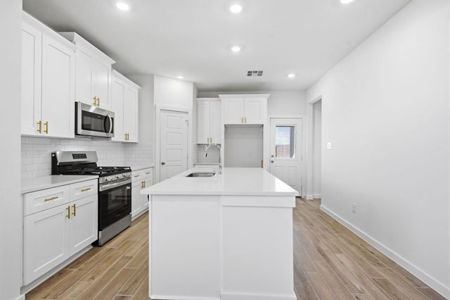 13727 Olympic River Ln Drive, Iowa Colony, TX 77583