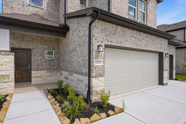 13727 Olympic River Ln Drive, Iowa Colony, TX 77583