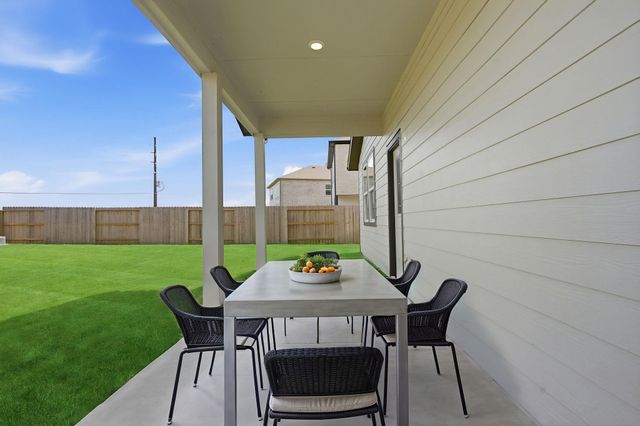 13727 Olympic River Ln Drive, Iowa Colony, TX 77583