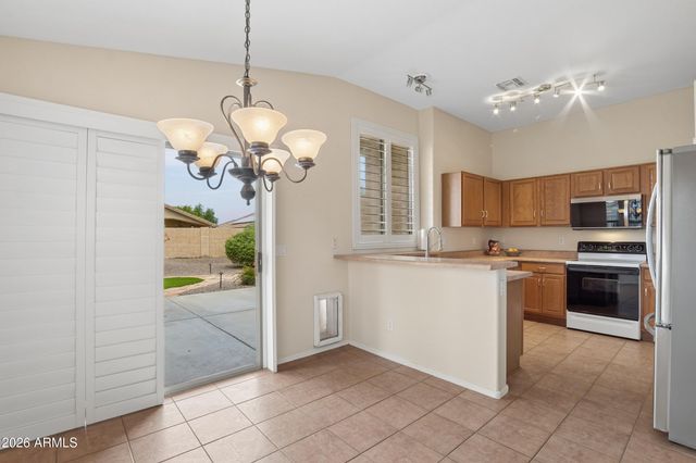 8864 E RED MOUNTAIN Lane, Gold Canyon, AZ 85118
