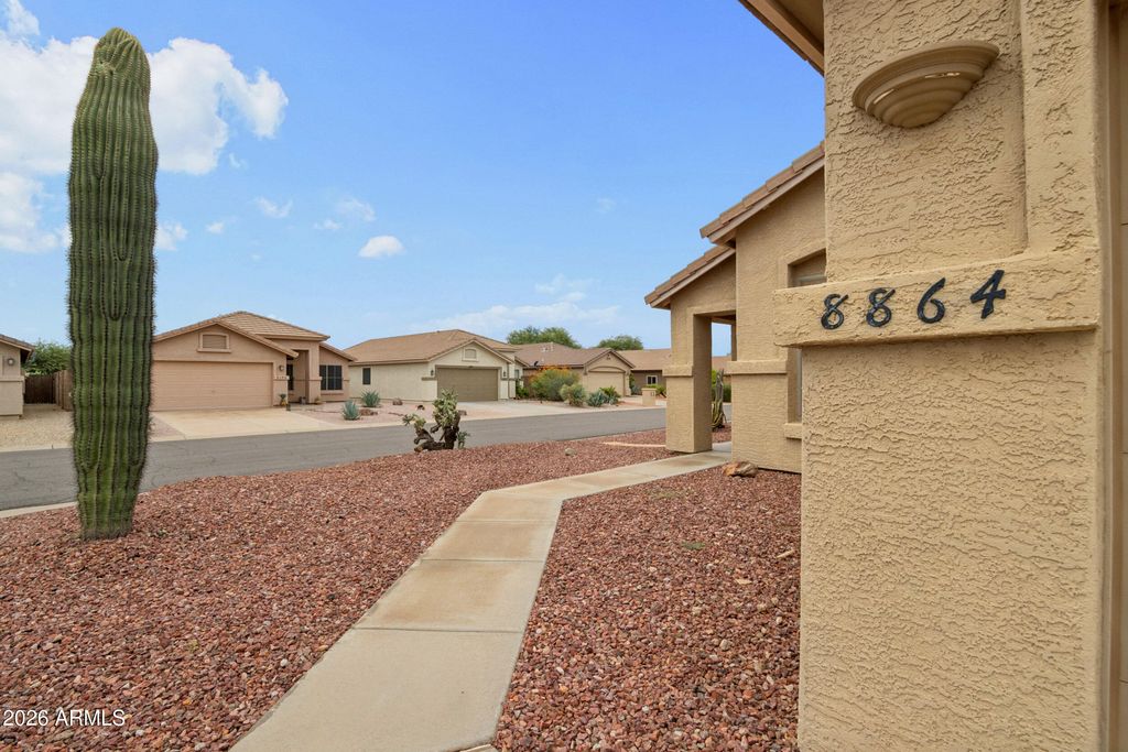 8864 E RED MOUNTAIN Lane, Gold Canyon, AZ 85118 — photo 3