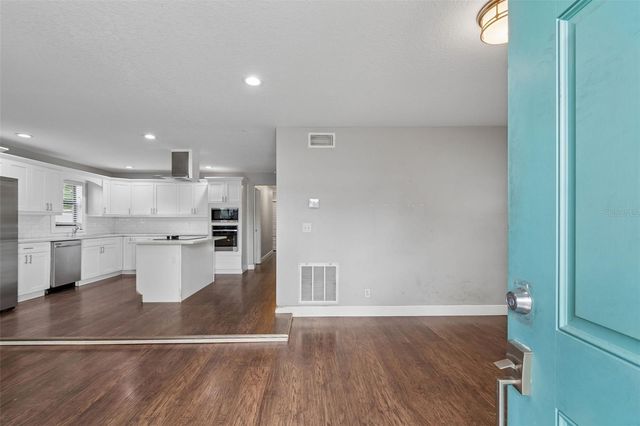 6443 31ST STREET N, St Petersburg, FL 33702