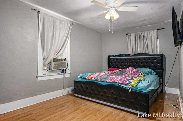 426 W Bridge Street, Plainwell City, MI 49080