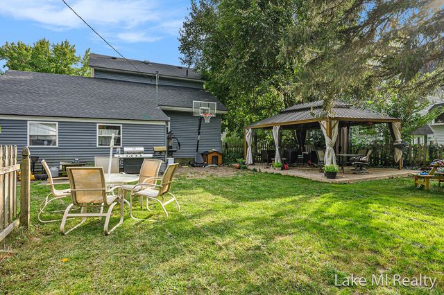 426 W Bridge Street, Plainwell City, MI 49080