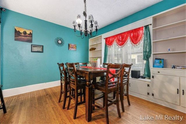426 W Bridge Street, Plainwell City, MI 49080