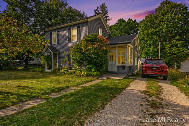 426 W Bridge Street, Plainwell City, MI 49080