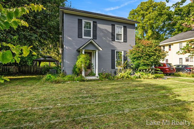 426 W Bridge Street, Plainwell City, MI 49080