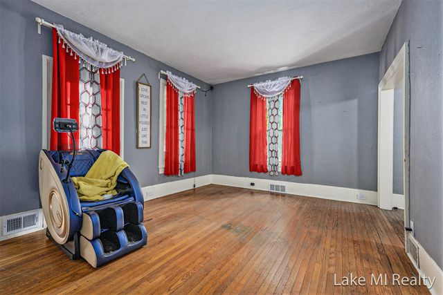 426 W Bridge Street, Plainwell City, MI 49080