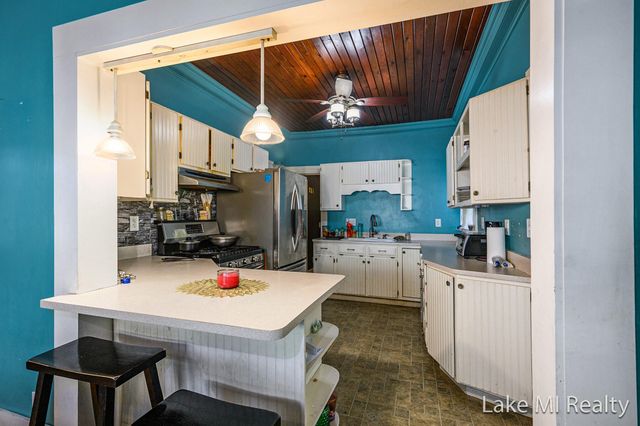 426 W Bridge Street, Plainwell City, MI 49080