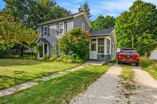 426 W Bridge Street, Plainwell City, MI 49080