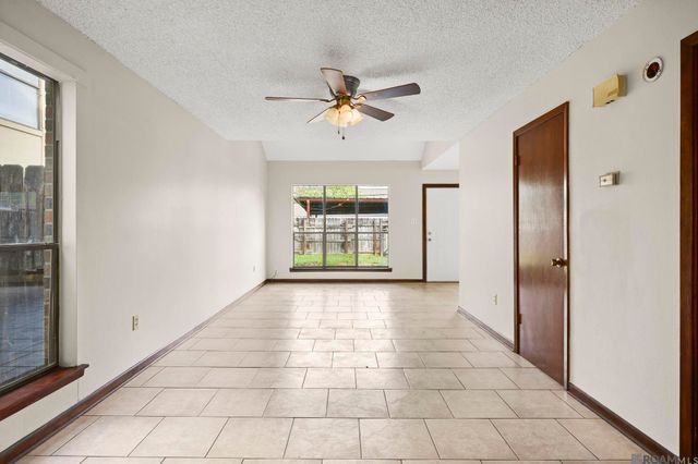 2334 Brightside Dr, Baton Rouge, LA 70820