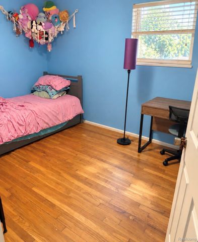36250 Woodingham Street, Clinton Charter Township, MI 48035