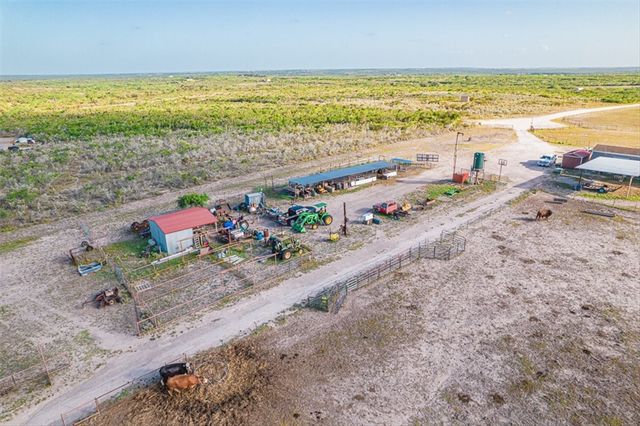 161 Javelina Dr, George West, TX 78022